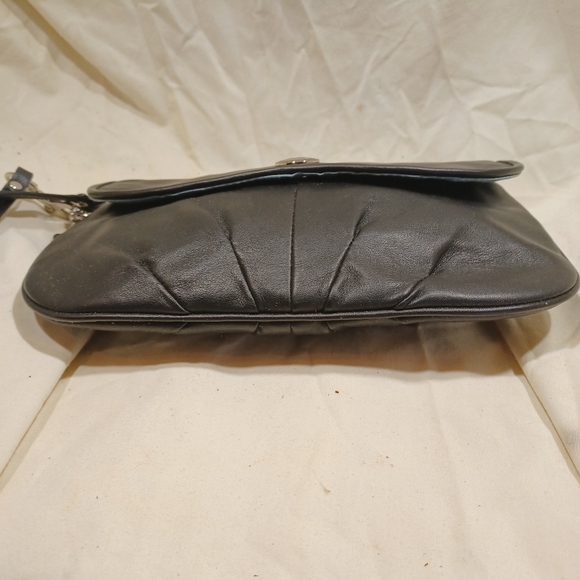 Coach wristlet - Picture 5 of 8